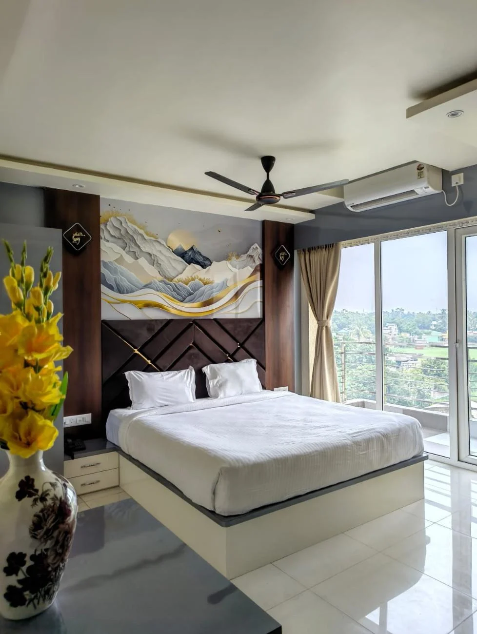 Cozy Queen Bed