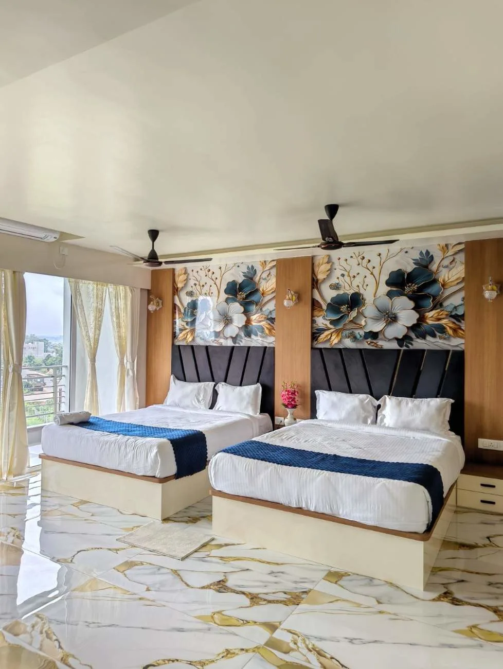 Cozy 1 King Bed And 1 Queen Bed